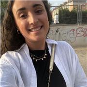 Maestra de Educación Primaria y Pedagogía Terapéutica imparte clases de apoyo para alumnado de Educación Primaria